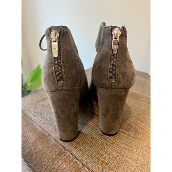 Marc Fisher Women's Gray Suede Pointed Toe Lace Up Pump Heels  SZ 8.5 - Picture 4 of 10